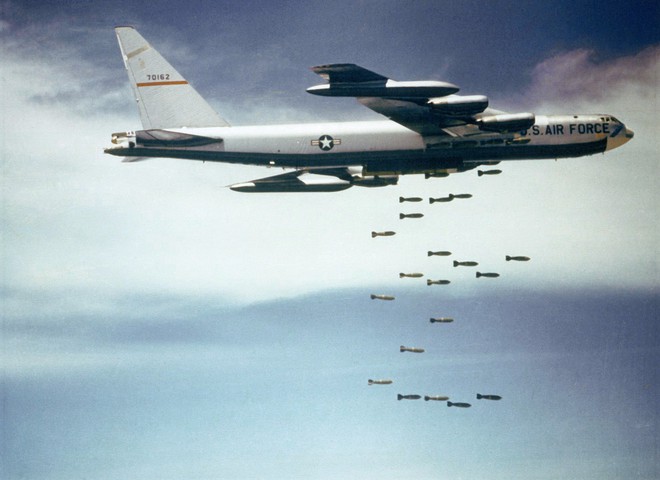 100 quả đạn tên lửa vượt vĩ tuyến 17: Mỹ choáng váng - B-52 trả giá rất đắt - Ảnh 1.