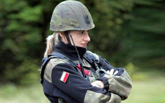 12 quốc gia có nữ quân nhân đẹp nhất thế giới - Ảnh 8.