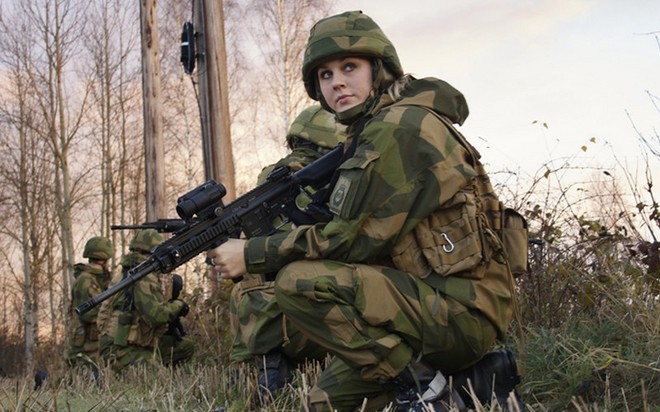 12 quốc gia có nữ quân nhân đẹp nhất thế giới - Ảnh 12.