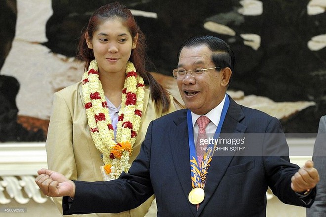 Thủ tướng Campuchia hỗ trợ cho nhà vô địch Asiad - Ảnh 1.