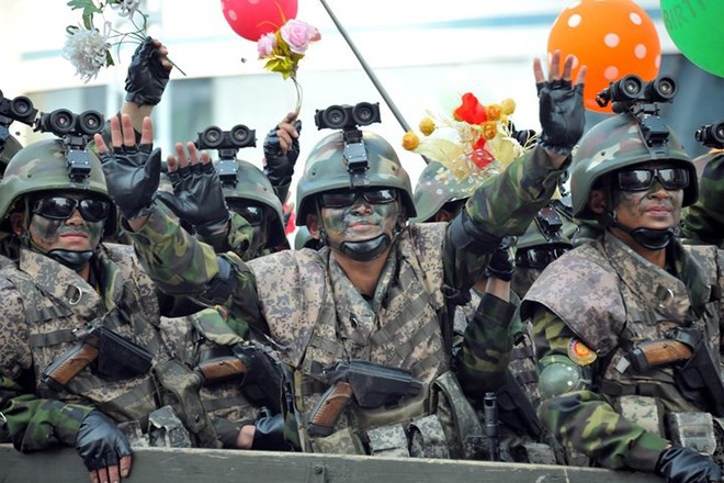 Tiết lộ hình ảnh binh sĩ Triều Tiên trong lễ duyệt binh tháng 4/2017 - Ảnh 2.