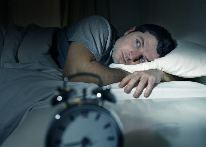 Lạm dụng thuốc ngủ, thuốc an thần khiến giấc ngủ tự nhiên ngày càng rời xa bạn - Ảnh 1.