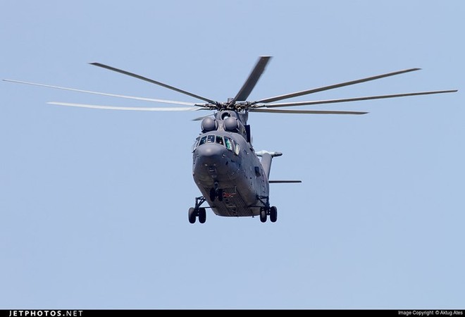 Trực thăng “lực sĩ bay” Mi-26 của Nga - Ảnh 2.