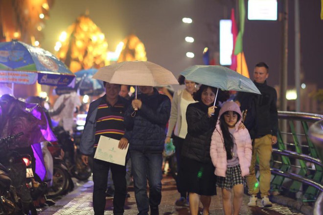 Cả nước đã chào đón năm 2018, pháo hoa rực sáng trên sông Hàn - Ảnh 31.