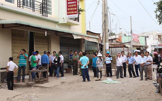 Sạt lở ở An Giang: Dân mất nhà, mắc võng ngủ trong chùa - Ảnh 11.