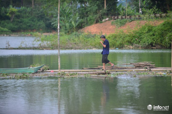 Lạng Sơn: Cô lập giữa ốc đảo, người dân thót tim qua cầu phao tạm bằng tre nứa - Ảnh 11.