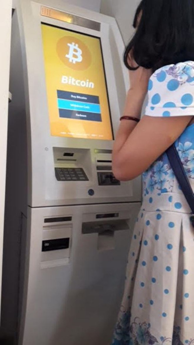 Cận cảnh giao dịch bitcoin bằng máy ATM  - Ảnh 11.