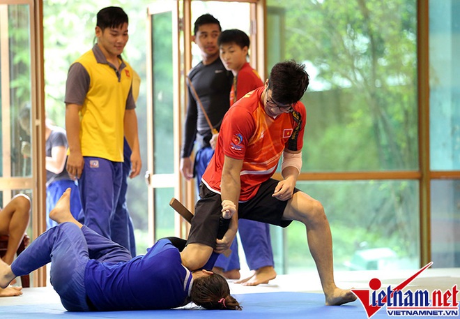 VĐV đổ mồ hôi, rơi nước mắt bên trong “lò luyện vàng” SEA Games - Ảnh 12.