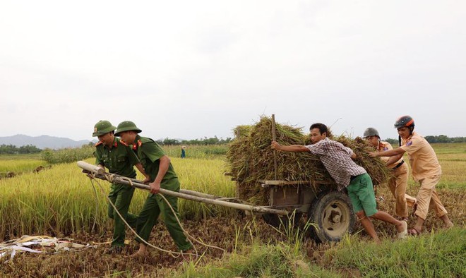 TIN TỐT LÀNH 18/09: 6 ngày xuất thần của công an bắt 2 tử tù bỏ trốn và chuyện ấm lòng trong siêu bão - Ảnh 3.