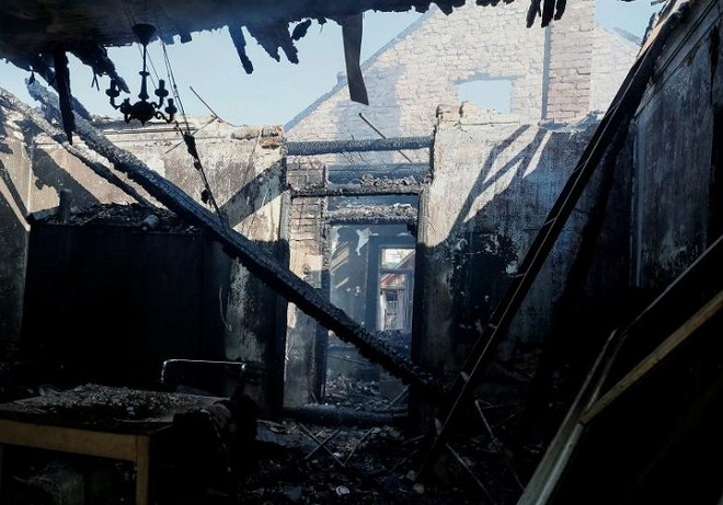 Kho vũ khí Ukraine nổ tan tành, tạo cầu lửa khổng lồ - Ảnh 12.
