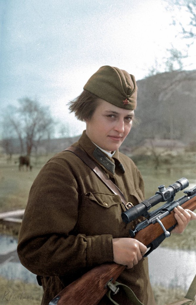 Ảnh màu hiếm về nữ binh sĩ Hồng quân Liên Xô trong Thế chiến II - Ảnh 12.