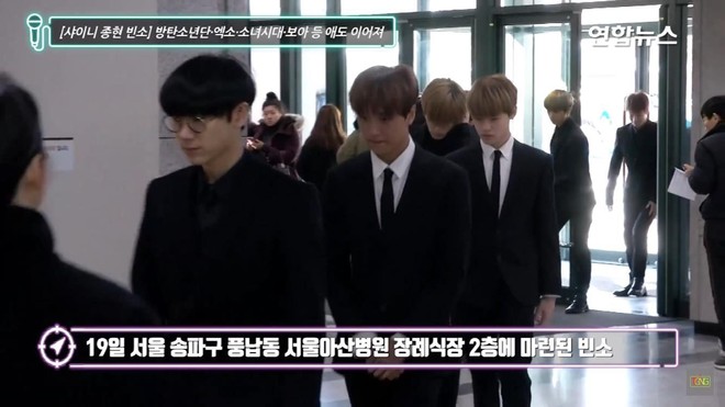 Clip: SNSD, BTS cùng loạt sao sụt sùi đến viếng cùng vòng hoa, hàng dài fan ôm mặt khóc tiễn biệt linh cữu Jonghyun tại lễ tang - Ảnh 13.