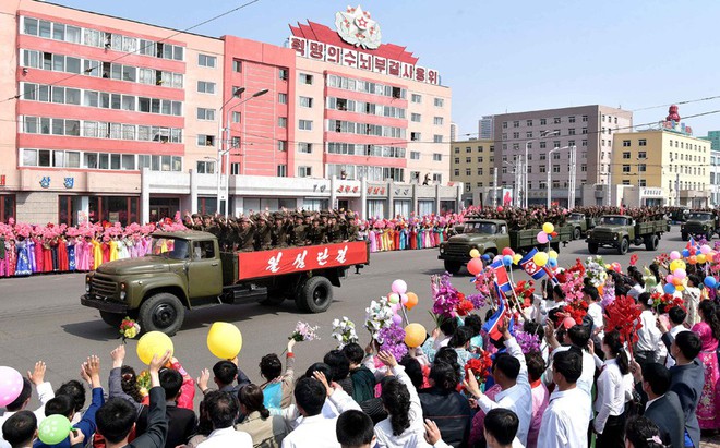 Những hình ảnh hiếm hoi về đặc nhiệm Triều Tiên bên lề cuộc duyệt binh tháng 4/2017 - Ảnh 12.