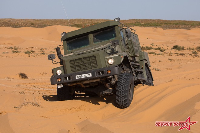 Xe quân sự Nga bị tra tấn khủng khiếp: Ào ạt xông lên trong sa mạc - Ảnh 12.