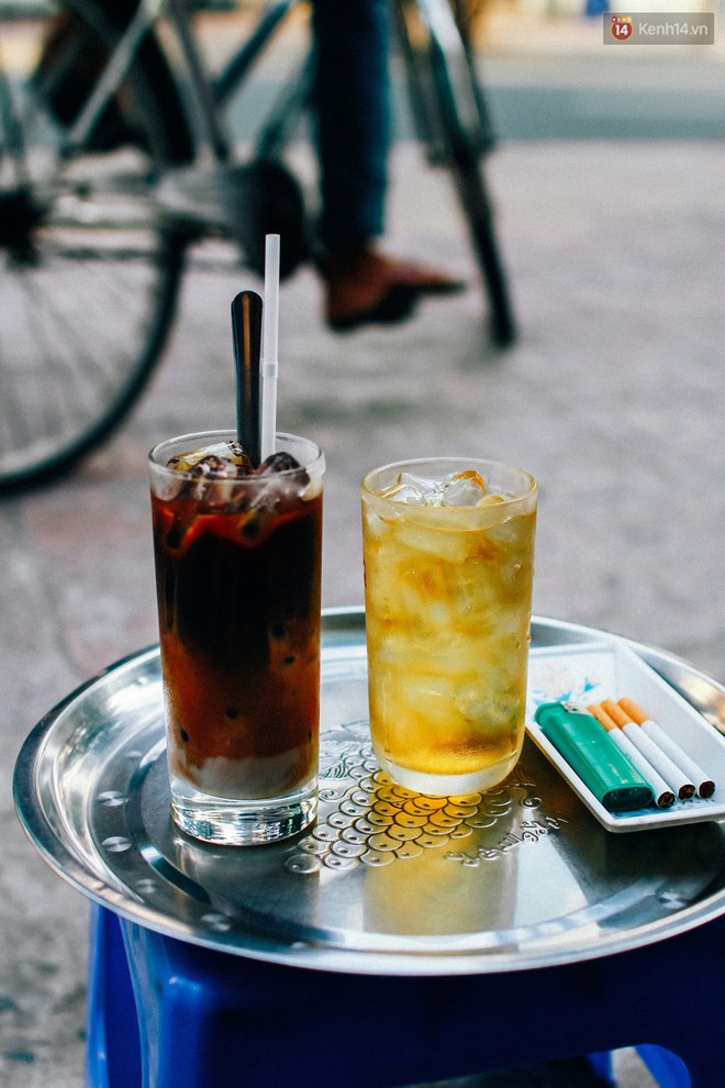 Chùm ảnh: Người Sài Gòn và thói quen uống cafe cóc từ lúc mặt trời chưa ló dạng cho đến chiều tà - Ảnh 13.
