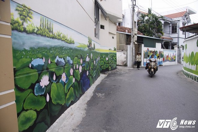 Ảnh: Độc đáo con đường bích họa đẹp như mơ ở Hà Nội - Ảnh 14.