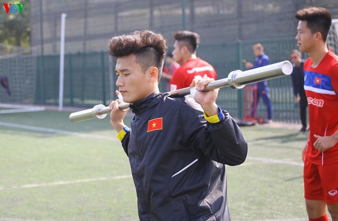 Cầu thủ U23 Việt Nam bị HLV Park Hang Seo đánh đòn vì tập sai - Ảnh 14.