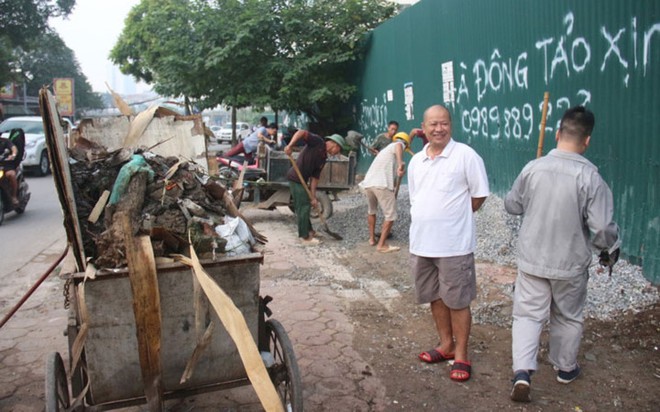 Bộ trưởng Y tế kiểm tra tại ổ dịch sốt xuất huyết Thuỵ Khê - Tây Hồ - Ảnh 14.