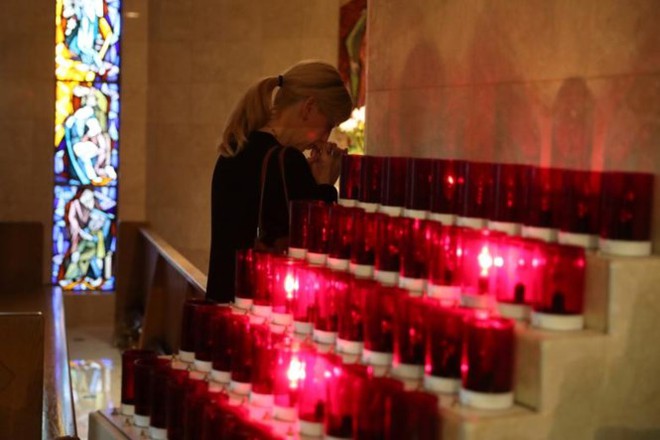 Nước Mỹ lặng đi tưởng niệm các nạn nhân vụ xả súng ở Las Vegas - Ảnh 15.
