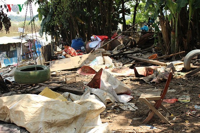 Cảnh sống nhếch nhác ở những “khu ổ chuột” giữa lòng Thủ đô - Ảnh 15.