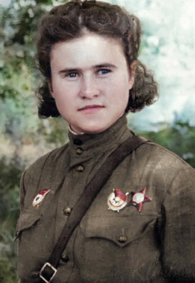 Ảnh màu hiếm về nữ binh sĩ Hồng quân Liên Xô trong Thế chiến II - Ảnh 16.