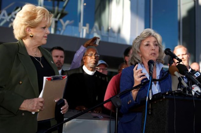 Nước Mỹ lặng đi tưởng niệm các nạn nhân vụ xả súng ở Las Vegas - Ảnh 16.