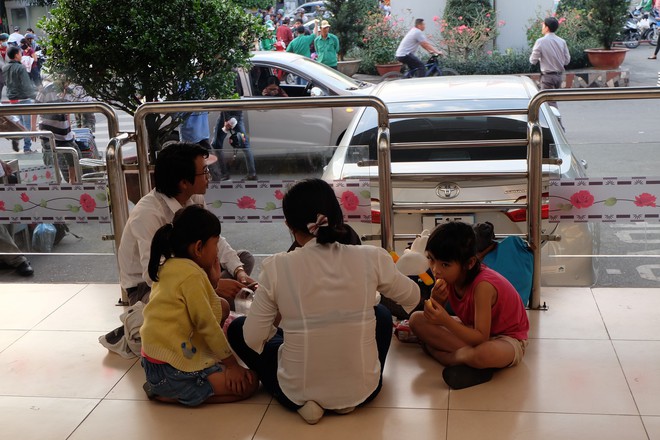 Ngày làm việc cuối cùng trước kỳ nghỉ Tết Dương lịch 2018: Đang ùn tắc kéo dài ở cửa ngõ sân bay Tân Sơn Nhất - Ảnh 19.