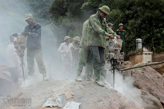 Mù Cang Chải hoang tàn nhìn từ trên cao - Ảnh 19.