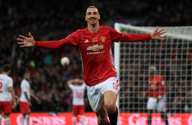 Ibrahimovic bất ngờ trở lại MU tập luyện - Ảnh 3.