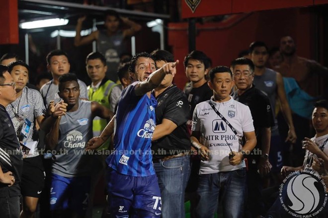 SỐC: Cầu thủ Brazil đánh nhau đến đổ máu tại Thai League - Ảnh 4.
