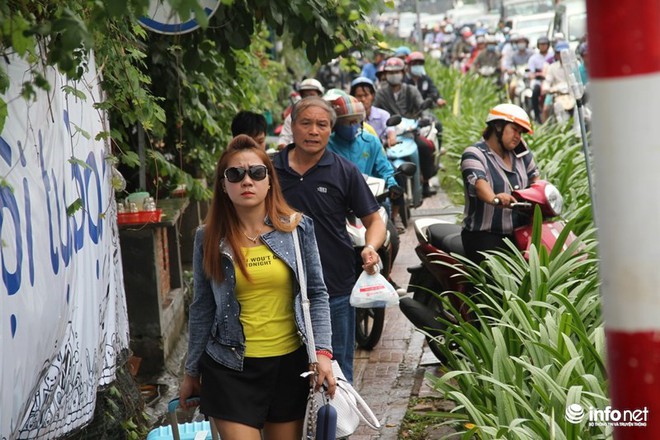 Cửa ngõ Tân Sơn Nhất ùn tắc nghiêm trọng: Vì sao cầu vượt 240 tỷ đồng vô dụng? - Ảnh 2.