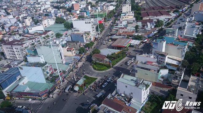 Ngôi nhà không chịu giải tỏa, chình ình giữa giao lộ ở Sài Gòn - Ảnh 4.