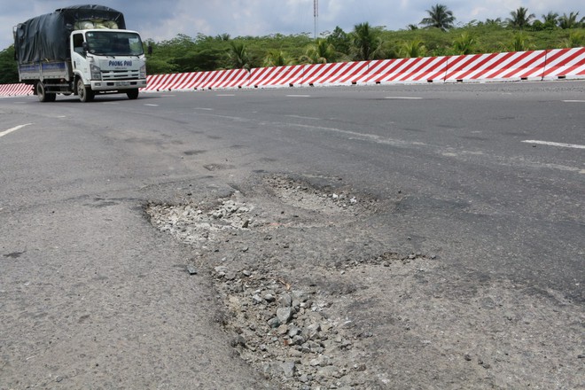 BOT Cai Lậy: Tổng cục Đường bộ VN yêu cầu khắc phục hư hỏng mặt đường - Ảnh 2.