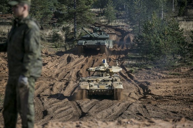 Dàn xe tăng thiết giáp dũng mãnh của Nga và Belarus trong tập trận Zapad-2017 - Ảnh 3.