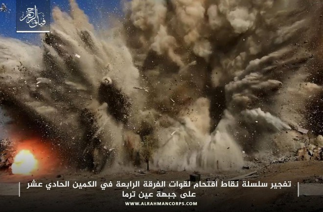 QĐ Syria thiệt hại nặng sau vụ nổ khủng khiếp ở Damascus: Khủng bố IS đánh như đặc công - Ảnh 3.