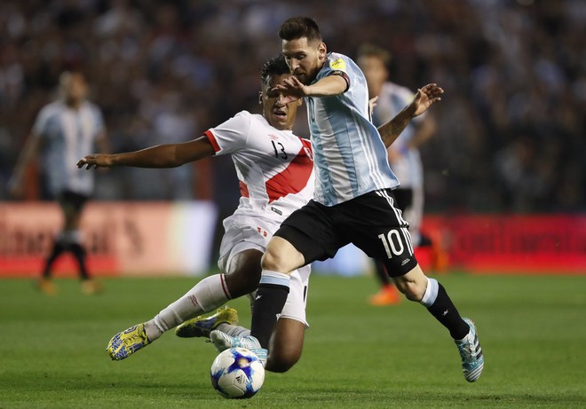 Argentina lỡ hẹn World Cup: Đừng khóc cho Messi - Ảnh 2.