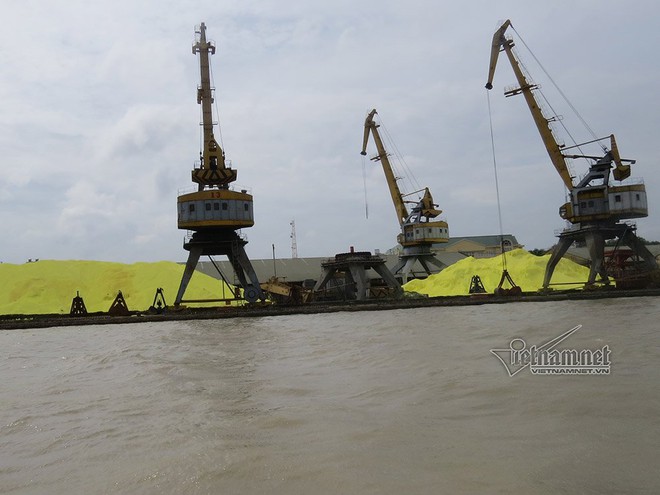 4 vạn tấn lưu huỳnh sừng sững tại cảng Hải Phòng - Ảnh 2.