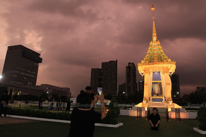 Chùm ảnh: Đài hóa thân mạ vàng của nhà vua Thái Lan quá cố Bhumibol Adulyadej - Ảnh 3.