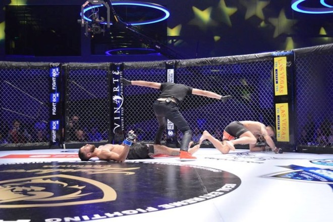 Võ sĩ MMA của Romania hạ knock-out đối thủ trong 8 giây - Ảnh 4.