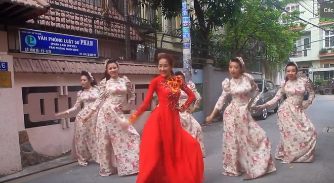 Màn nhảy 60 năm cuộc đời trong đám cưới chất như MV của cặp đôi dancer Sài Gòn - Ảnh 3.