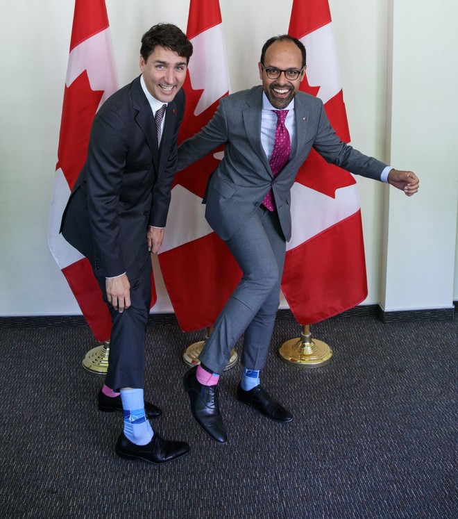 Nghệ thuật sử dụng bít tất của Thủ tướng Canada Justin Trudeau - Ảnh 4.