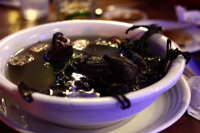 Ớn lạnh với bát súp dơi: Món ăn kinh dị bậc nhất thế giới, thách thức cả những người sinh ra để ăn - Ảnh 3.