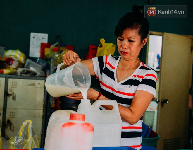 Sữa tươi Mười vào sáng tinh mơ và câu chuyện 20 năm gây thương nhớ của những cô chủ quán dễ thương nhất Sài Gòn - Ảnh 3.