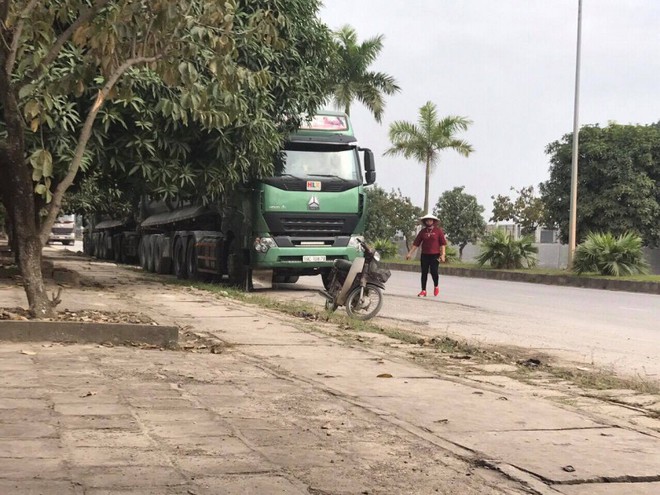 Vĩnh Phúc: Hàng loạt xe hổ vồ chở đất sét chống đối TTGT - Ảnh 2.