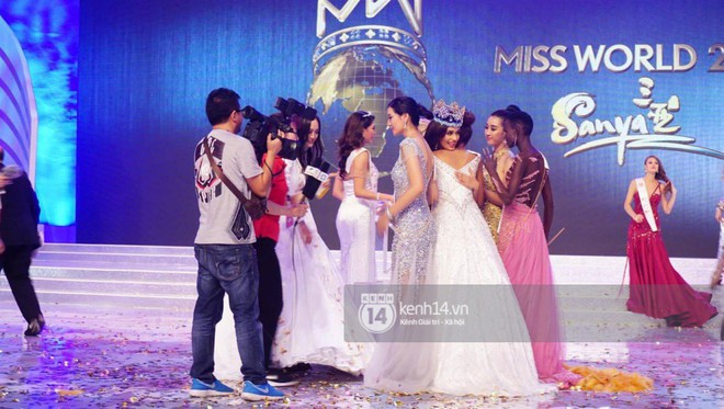 Clip phỏng vấn nóng Mỹ Linh sau khi giành giải Hoa hậu Nhân ái tại Miss World 2017 - Ảnh 3.