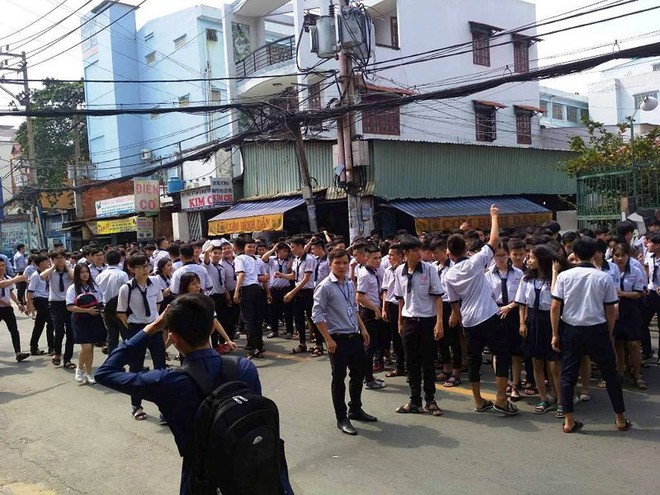 Cháy khu nội trú, hàng trăm học sinh tháo chạy - Ảnh 3.