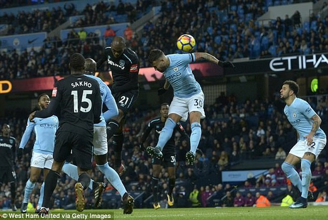 Guardiola chỉ ra điểm yếu khiến Man City có thể thua MU - Ảnh 3.