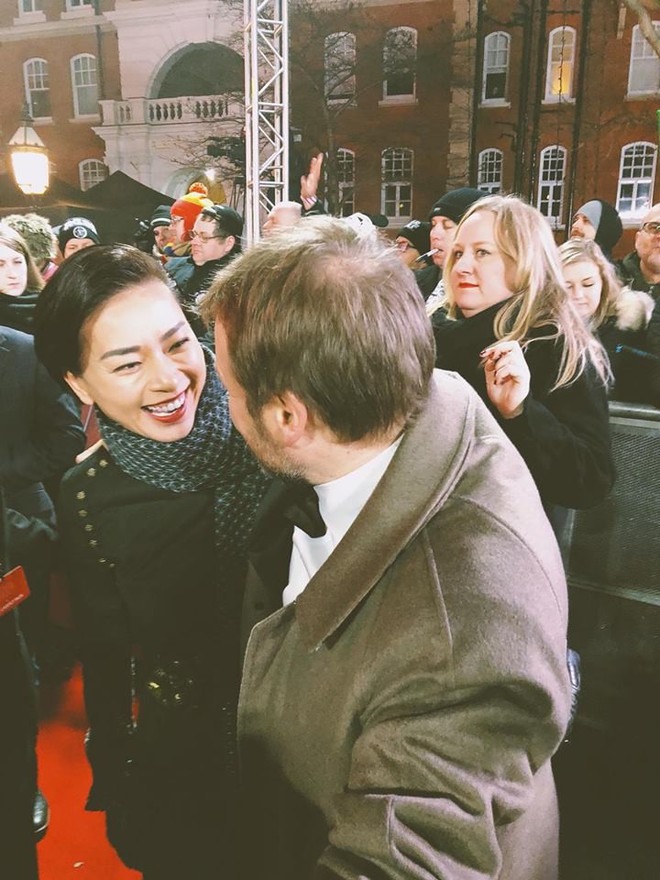Ngô Thanh Vân xuất hiện xinh đẹp, thân thiết bên nhà biên kịch Star Wars tại buổi công chiếu ở London - Ảnh 3.