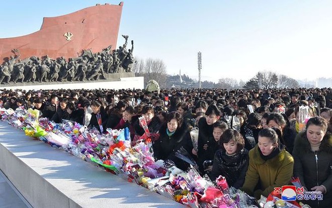 Ngày giỗ cha, Chủ tịch Kim Jong-un thề tiếp tục chiến đấu không nao núng   - Ảnh 3.