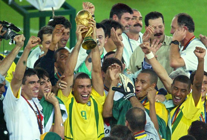 Ronaldo béo tiết lộ lý do để kiểu tóc thằng Bờm ở World Cup 2002 - Ảnh 3.